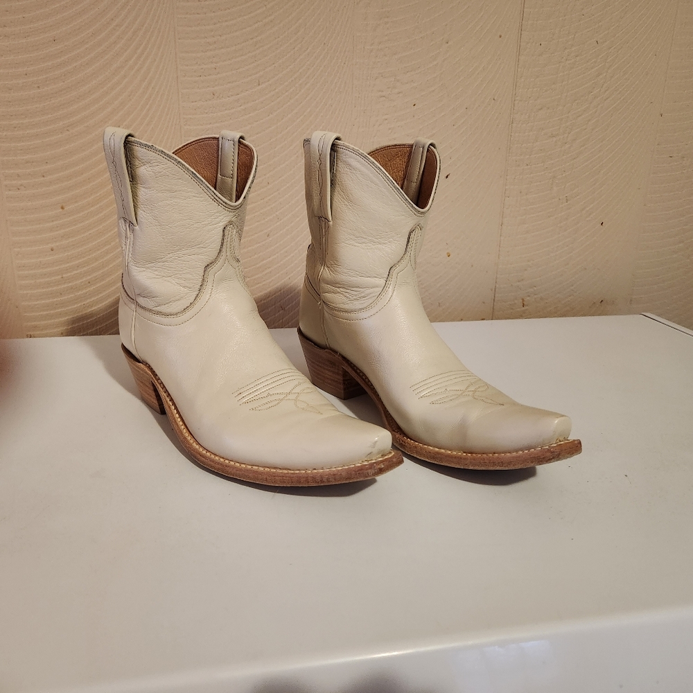 Luchesse Gaby size 9 ladies